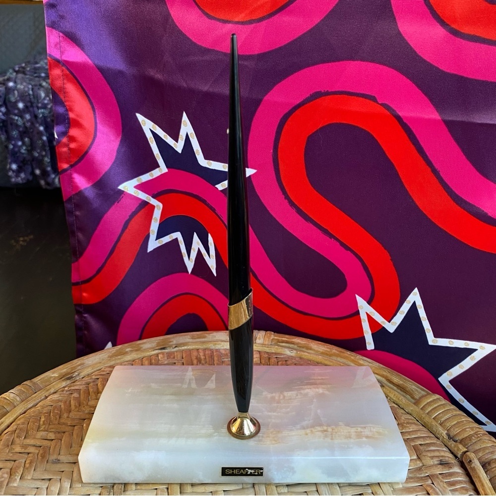 Vintage Sheafer Fountain Desk Pen Marble Alabaster Stand 14K Gold Nib Base Black